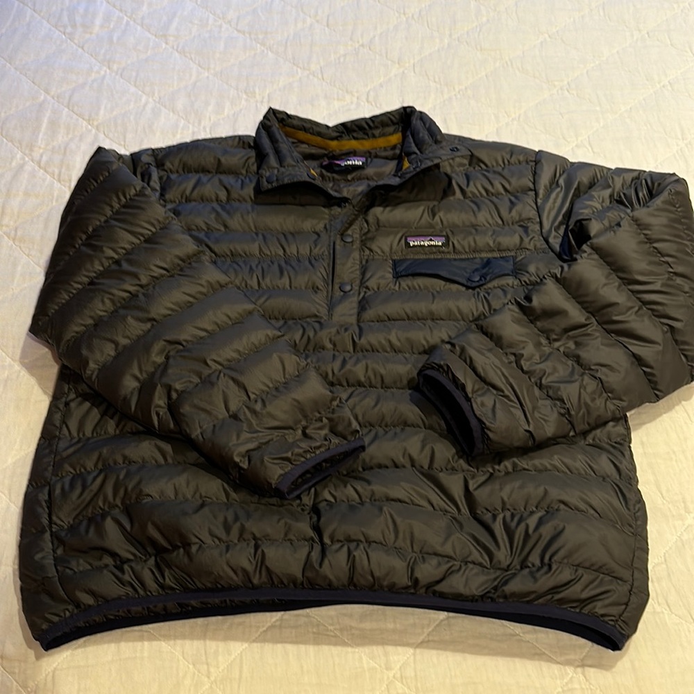Patagonia down pullover!  Men’s medium.